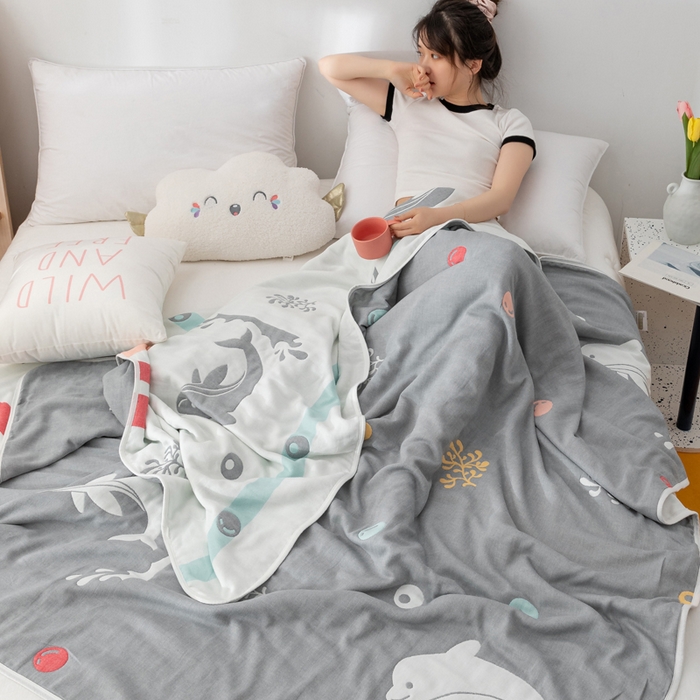 91家纺网 家纺一手货源 找家纺 朴尔 2023新款卡漫风格全棉六层纱毛巾被 海洋乐园-灰