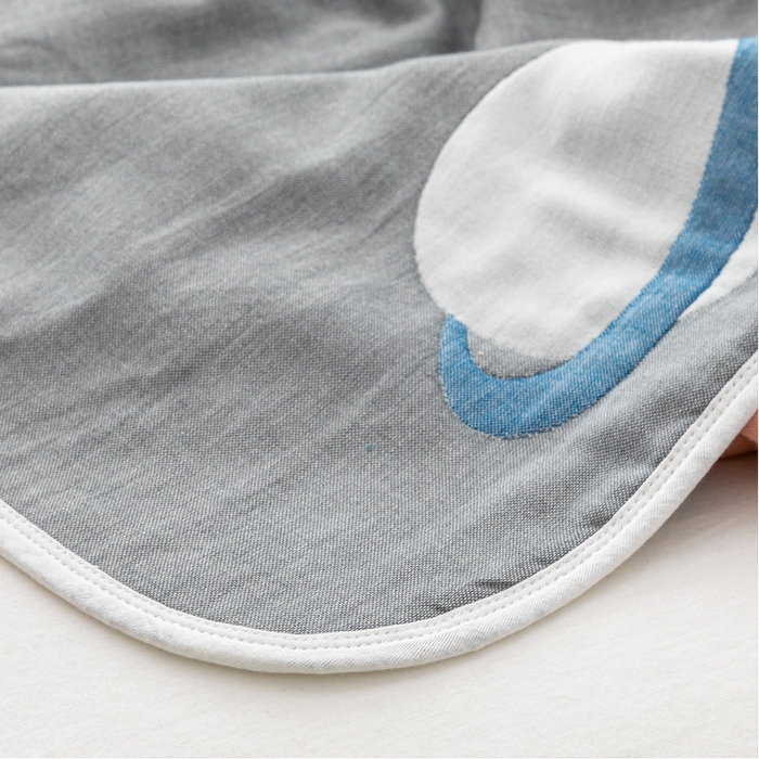 91家纺网 家纺一手货源 找家纺 朴尔 2023新款卡漫风格全棉六层纱毛巾被 浩瀚宇宙-灰