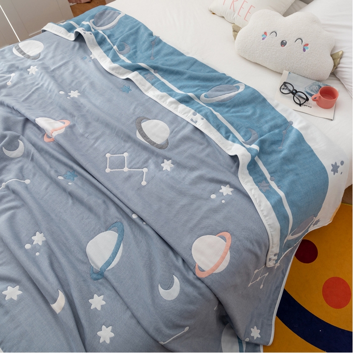 91家纺网 家纺一手货源 找家纺 朴尔 2023新款卡漫风格全棉六层纱毛巾被 浩瀚宇宙-兰