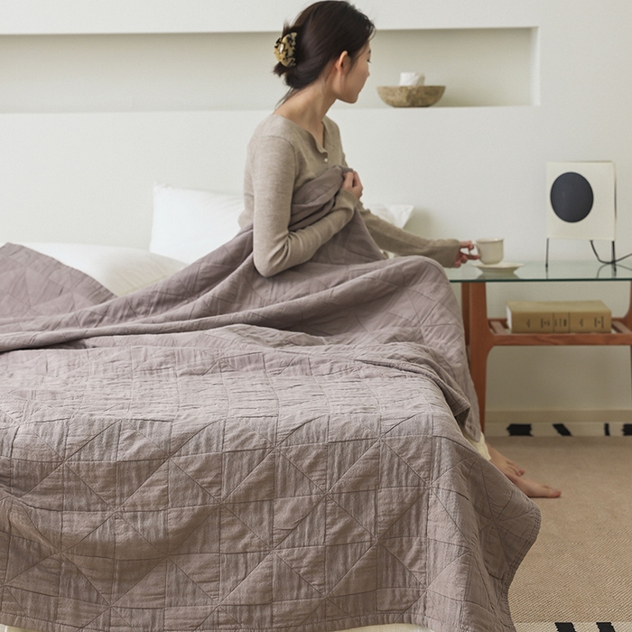 91家纺网 家纺一手货源 找家纺 雯雨家纺 2023新款全棉拼色纱布毛巾被 新风车-灰