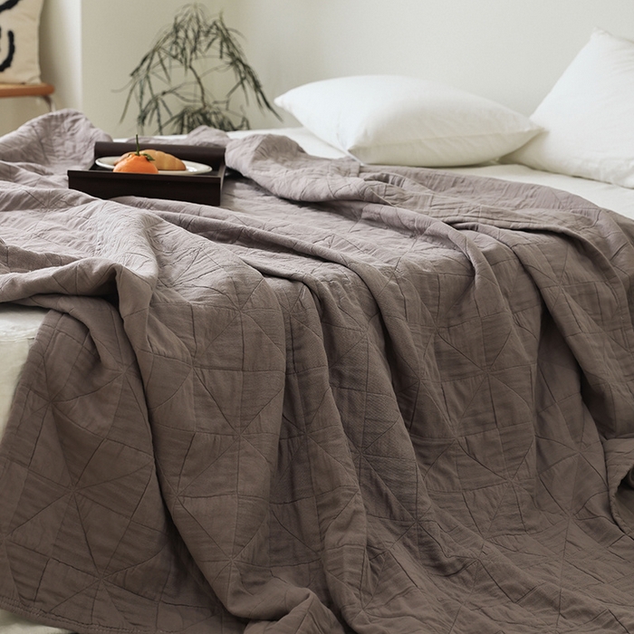 91家纺网 家纺一手货源 找家纺 雯雨家纺 2023新款全棉拼色纱布毛巾被 新风车-灰