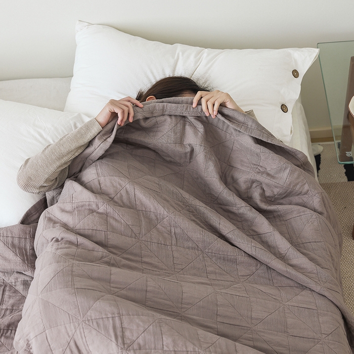 91家纺网 家纺一手货源 找家纺 雯雨家纺 2023新款全棉拼色纱布毛巾被 新风车-灰