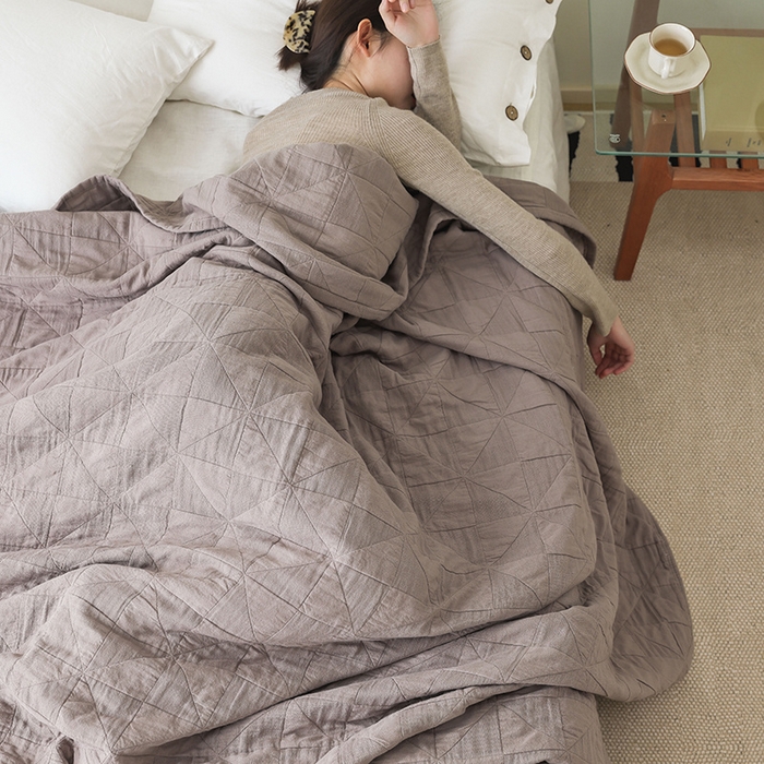 91家纺网 家纺一手货源 找家纺 雯雨家纺 2023新款全棉拼色纱布毛巾被 新风车-灰