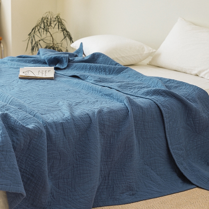 91家纺网 家纺一手货源 找家纺 雯雨家纺 2023新款全棉拼色纱布毛巾被 新树叶-兰