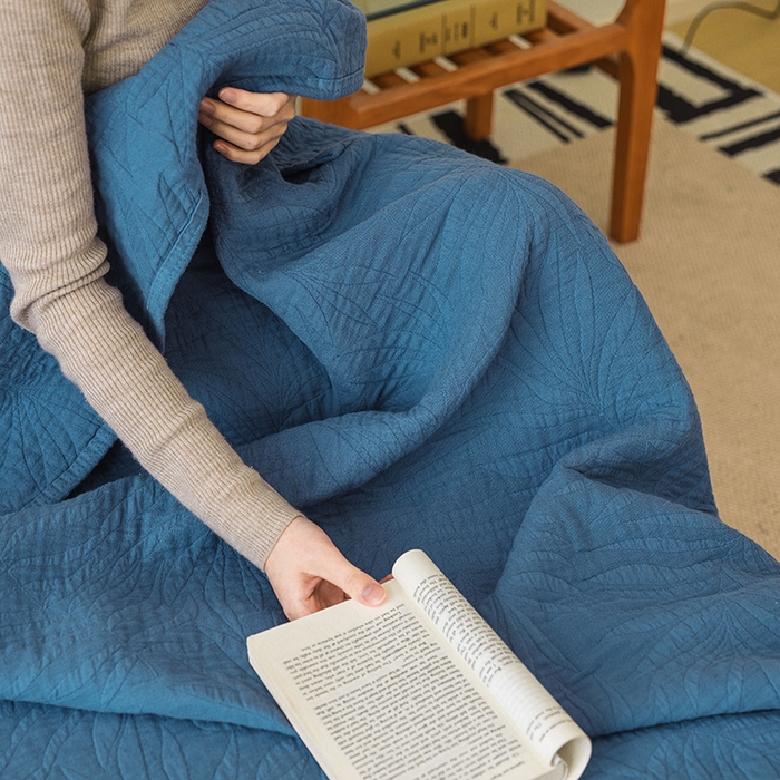 91家纺网 家纺一手货源 找家纺 雯雨家纺 2023新款全棉拼色纱布毛巾被 新树叶-兰