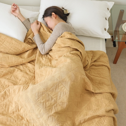 91家纺网 家纺一手货源 找家纺 雯雨家纺 2023新款全棉拼色纱布毛巾被 新风车-棕