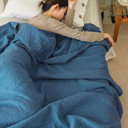 91家纺网 家纺一手货源 找家纺 雯雨家纺 2023新款全棉拼色纱布毛巾被 新树叶-兰