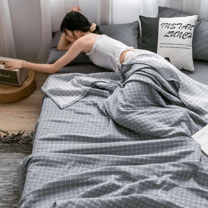 91家纺网 家纺一手货源 找家纺 朴尔 2023新款三层水洗棉全棉纱布毛巾被 丁格-灰