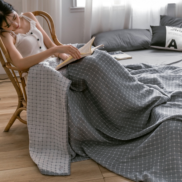 91家纺网 家纺一手货源 找家纺 朴尔 2023新款三层水洗棉全棉纱布毛巾被 丁格-灰