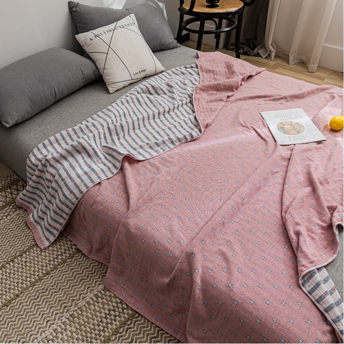 91家纺网 家纺一手货源 找家纺 朴尔 2023新款主推三层水洗棉纱布毛巾被 冬空-粉