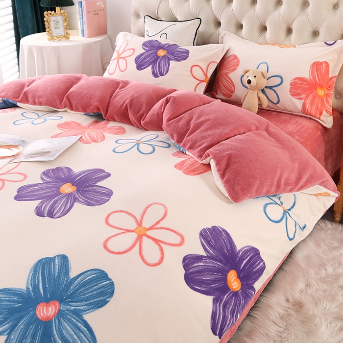 91家纺网 家纺一手货源 找家纺 爱上家居 2023新款温暖亲肤加厚牛奶绒四件套 花开朵朵-粉