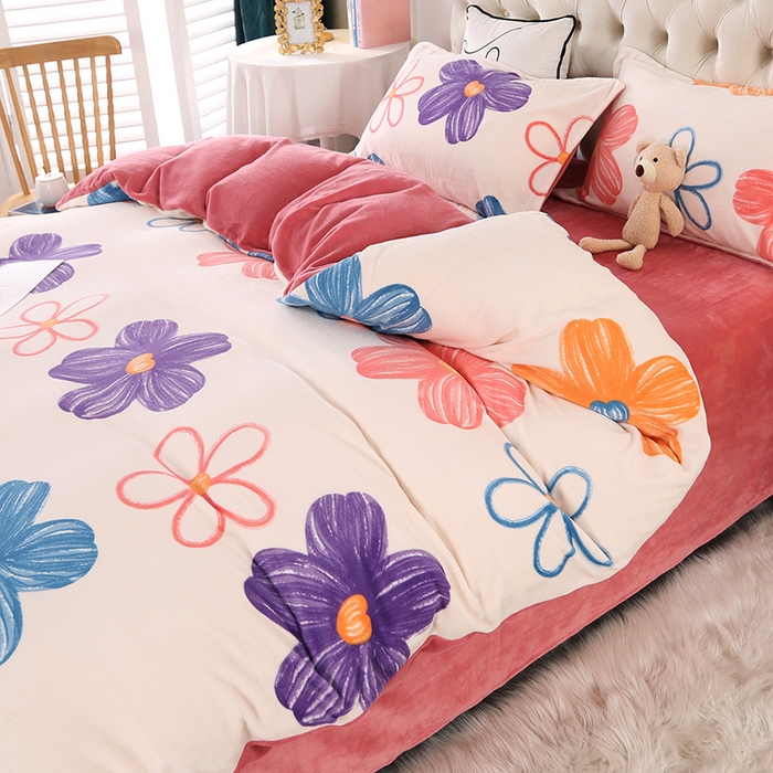 91家纺网 家纺一手货源 找家纺 爱上家居 2023新款温暖亲肤加厚牛奶绒四件套 花开朵朵-粉