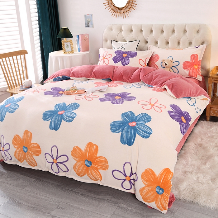 91家纺网 家纺一手货源 找家纺 爱上家居 2023新款温暖亲肤加厚牛奶绒四件套 花开朵朵-粉