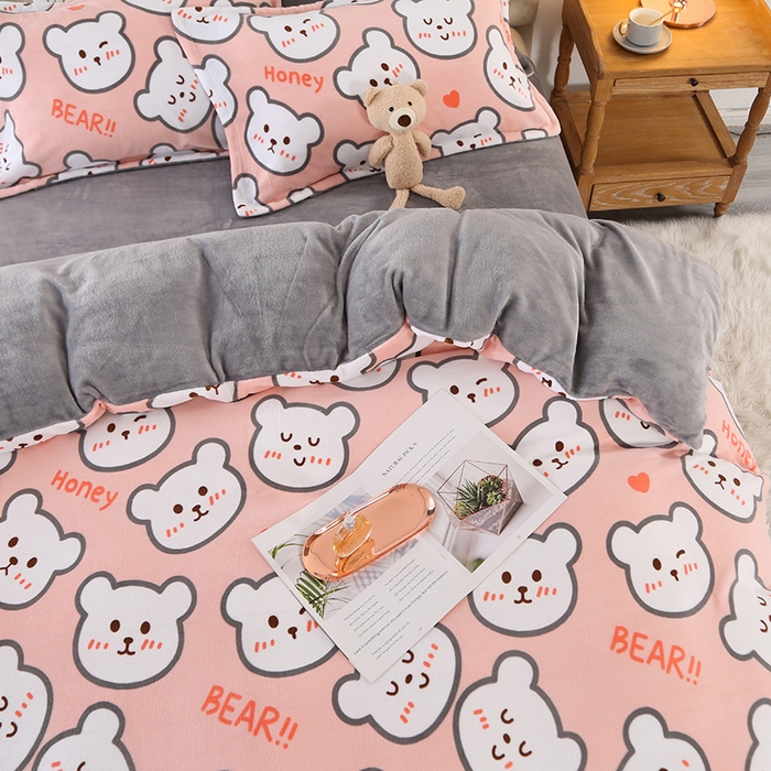 91家纺网 家纺一手货源 找家纺 爱上家居 2023新款温暖亲肤加厚牛奶绒四件套 可爱熊-粉