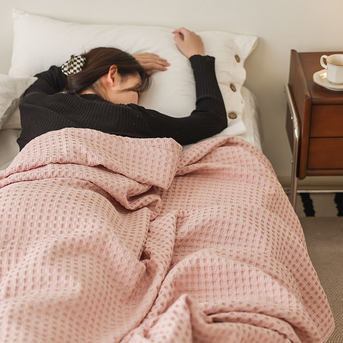 91家纺网 家纺一手货源 找家纺 雯雨家纺 2023新款华夫格纱布纯棉毛巾被 华夫格-浅粉