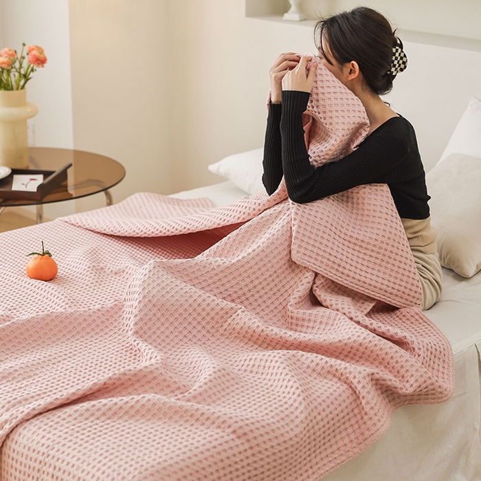 91家纺网 家纺一手货源 找家纺 雯雨家纺 2023新款华夫格纱布纯棉毛巾被 华夫格-浅粉