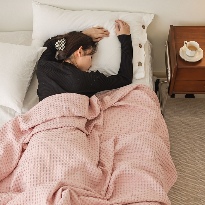 91家纺网 家纺一手货源 找家纺 雯雨家纺 2023新款华夫格纱布纯棉毛巾被 华夫格-浅粉
