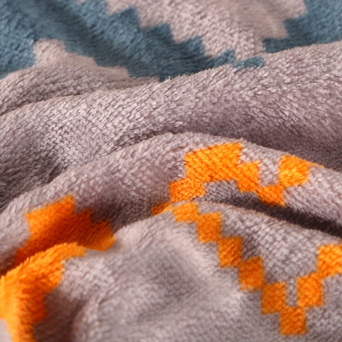 91家纺网 家纺一手货源 找家纺 爱上家居 2023新款保暖金貂绒印花保暖四件套 彩色条纹-灰