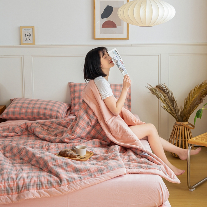 91家纺网 家纺一手货源 找家纺 鸣升新疆长绒棉全棉花色织水洗棉夏被四件套 芳华粉