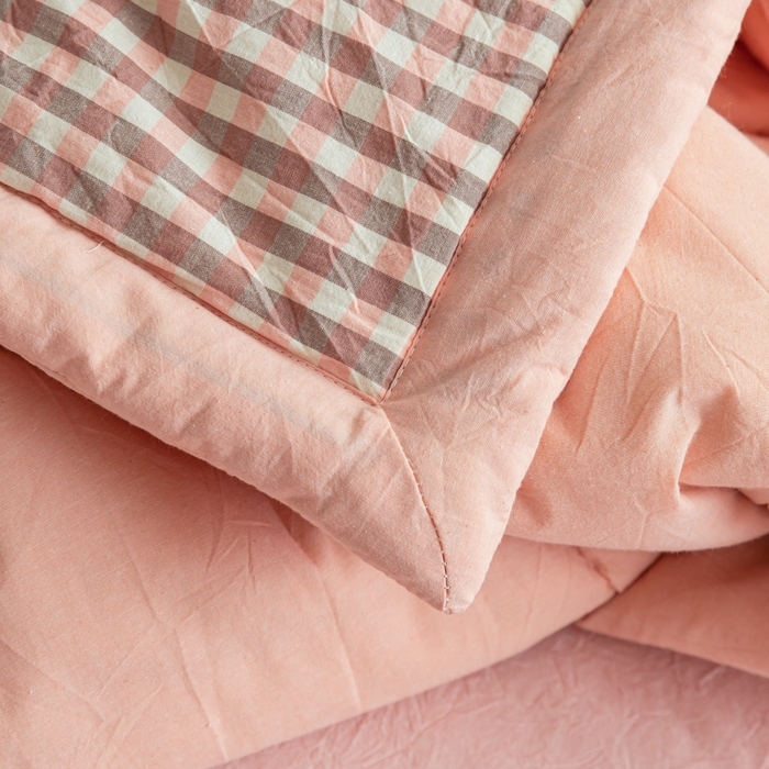 91家纺网 家纺一手货源 找家纺 鸣升新疆长绒棉全棉花色织水洗棉夏被四件套 粉小格