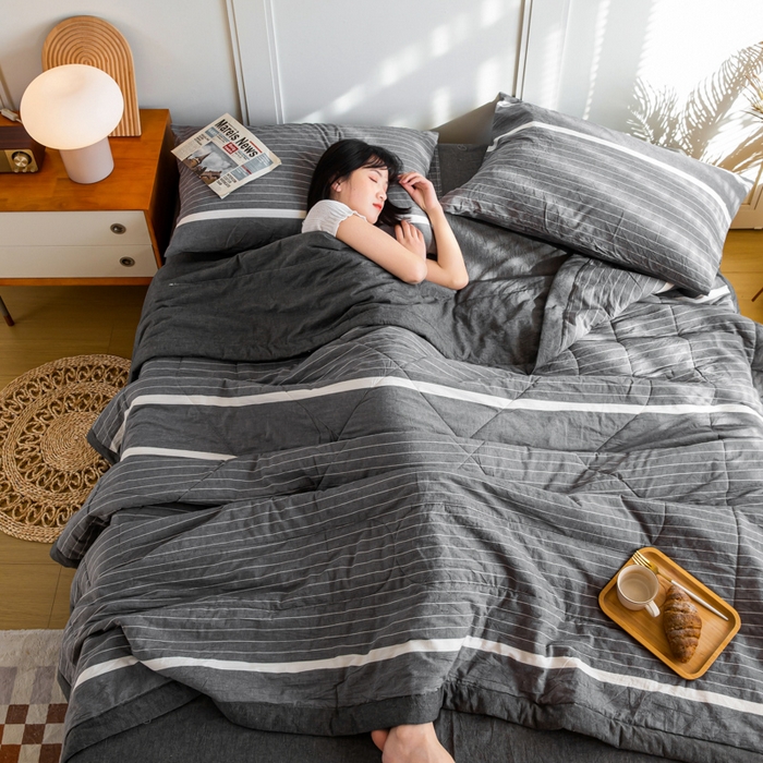 91家纺网 家纺一手货源 找家纺 鸣升新疆长绒棉全棉花色织水洗棉夏被四件套 灰条