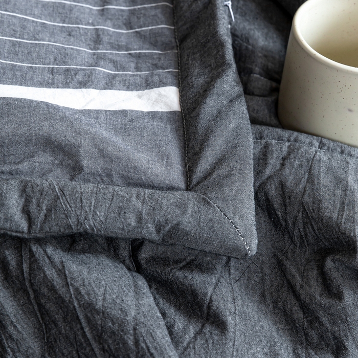 91家纺网 家纺一手货源 找家纺 鸣升新疆长绒棉全棉花色织水洗棉夏被四件套 灰条