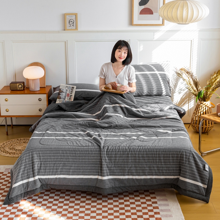 91家纺网 家纺一手货源 找家纺 鸣升新疆长绒棉全棉花色织水洗棉夏被四件套 灰条