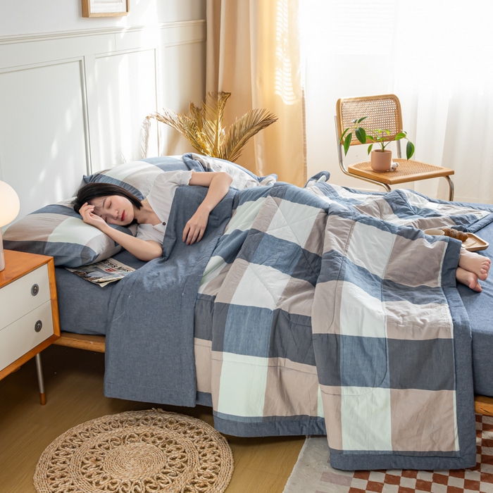 91家纺网 家纺一手货源 找家纺 鸣升新疆长绒棉全棉花色织水洗棉夏被四件套 米粽丈青格