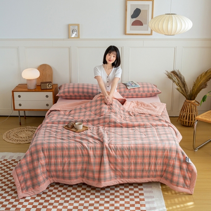 91家纺网 家纺一手货源 找家纺 鸣升新疆长绒棉全棉花色织水洗棉夏被四件套 芳华粉