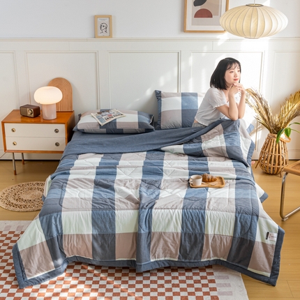 91家纺网 家纺一手货源 找家纺 鸣升新疆长绒棉全棉花色织水洗棉夏被四件套 米粽丈青格