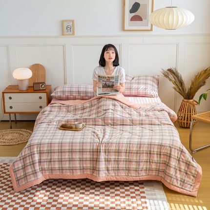 91家纺网 家纺一手货源 找家纺 鸣升新疆长绒棉全棉花色织水洗棉夏被四件套 莫妮卡粉