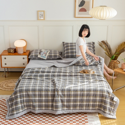 91家纺网 家纺一手货源 找家纺 鸣升新疆长绒棉全棉花色织水洗棉夏被四件套 莫妮卡灰
