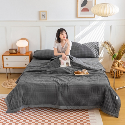 91家纺网 家纺一手货源 找家纺 鸣升新疆长绒棉全棉花色织水洗棉夏被四件套 新灰格