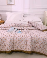 91家纺网 家纺一手货源 找家纺 上喜 热卖全棉水洗棉印花花边一体被 春野