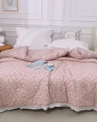 91家纺网 家纺一手货源 找家纺 上喜 热卖全棉水洗棉印花花边一体被 迷迭香-白