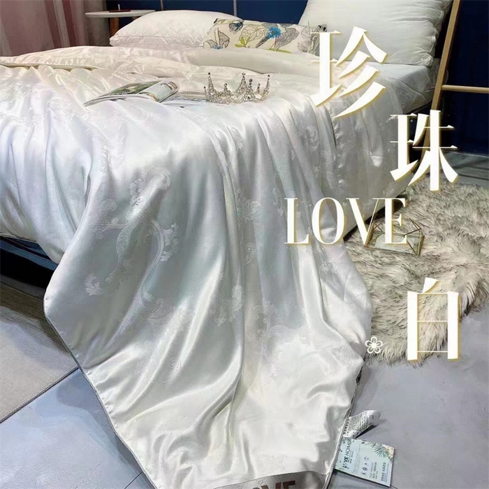 91家纺网 家纺一手货源 找家纺 玖琳 2023新款LOVE系列臻品蚕丝夏被 珍珠白