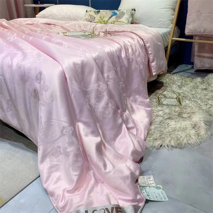 91家纺网 家纺一手货源 找家纺 玖琳 2023新款LOVE系列臻品CS夏被 樱花粉