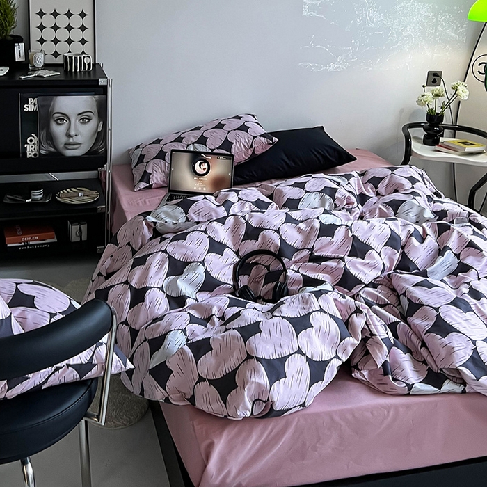 91家纺网 家纺一手货源 找家纺 窝米2023新款13370全棉四件套卡通简约款 爱心粉