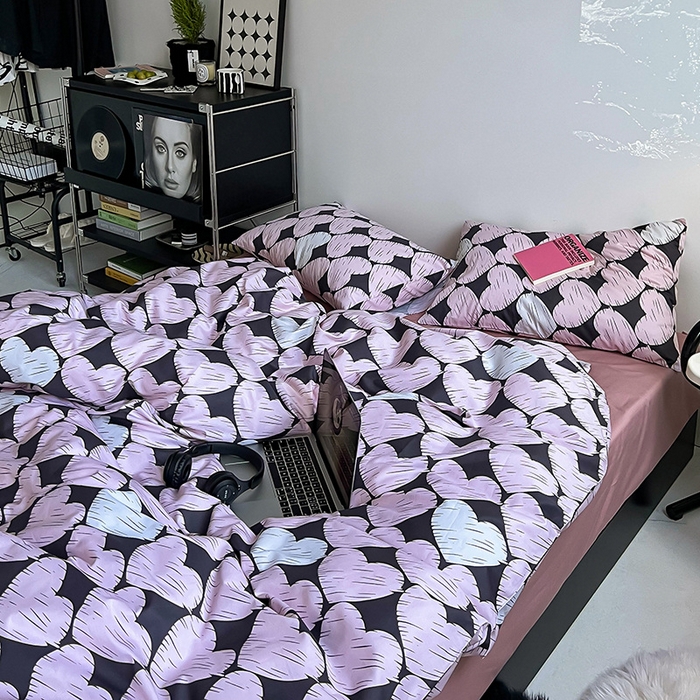 91家纺网 家纺一手货源 找家纺 窝米2023新款13370全棉四件套卡通简约款 爱心粉