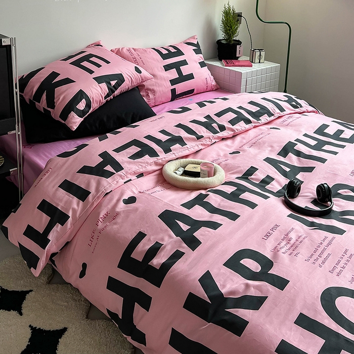 91家纺网 家纺一手货源 找家纺 窝米2023新款13370全棉四件套卡通简约款 练习粉