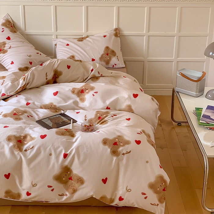 91家纺网 家纺一手货源 找家纺 窝米2023新款13370全棉四件套卡通简约款 恋爱熊