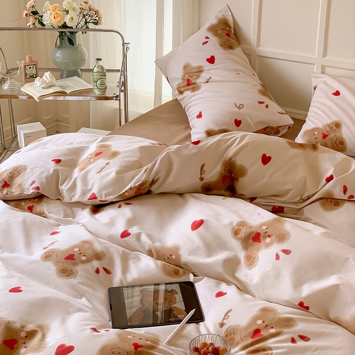 91家纺网 家纺一手货源 找家纺 窝米2023新款13370全棉四件套卡通简约款 恋爱熊