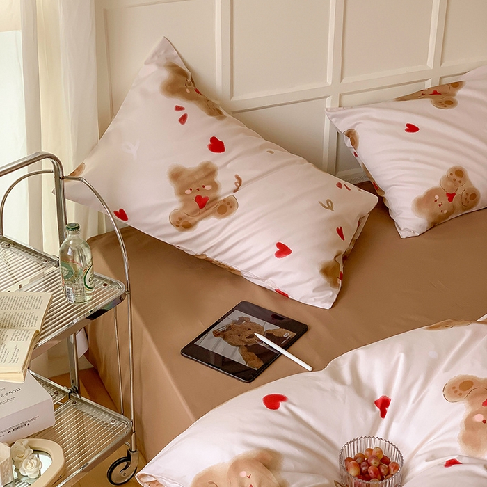 91家纺网 家纺一手货源 找家纺 窝米2023新款13370全棉四件套卡通简约款 恋爱熊