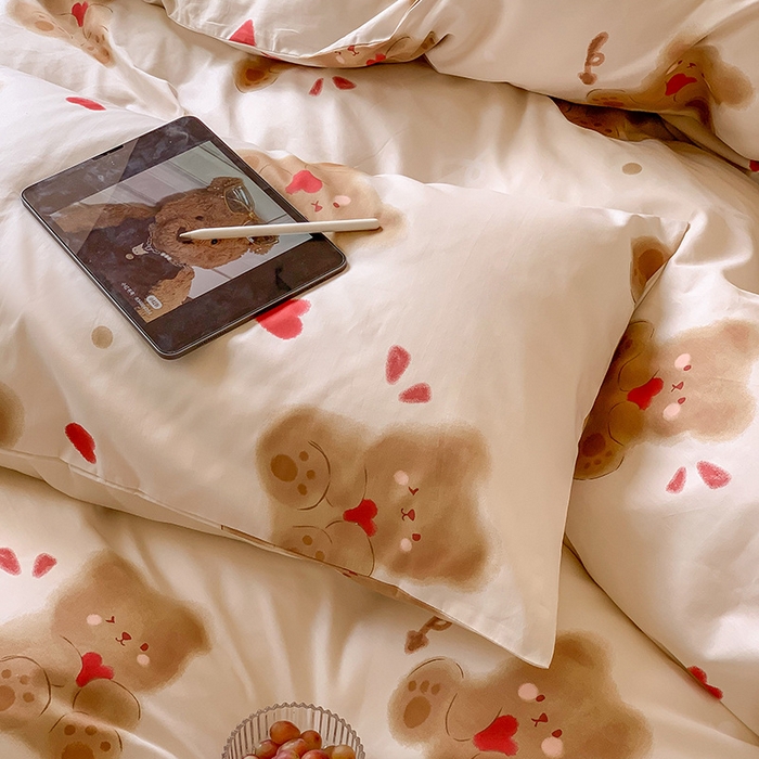 91家纺网 家纺一手货源 找家纺 窝米2023新款13370全棉四件套卡通简约款 恋爱熊