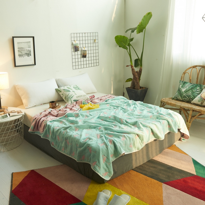 91家纺网 家纺一手货源 找家纺 朴尔家纺2023新款经典六层纱布全棉毛巾被系列-朴尔经典款常年备货 火烈鸟-浅蓝