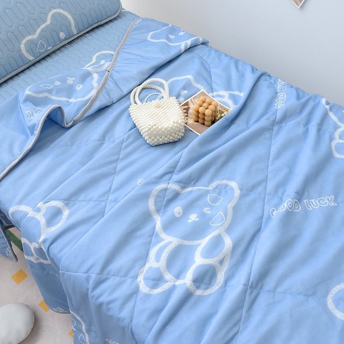 91家纺网 家纺一手货源 找家纺 多乐 2023新款学生床乳胶凉席三件套 幸运熊