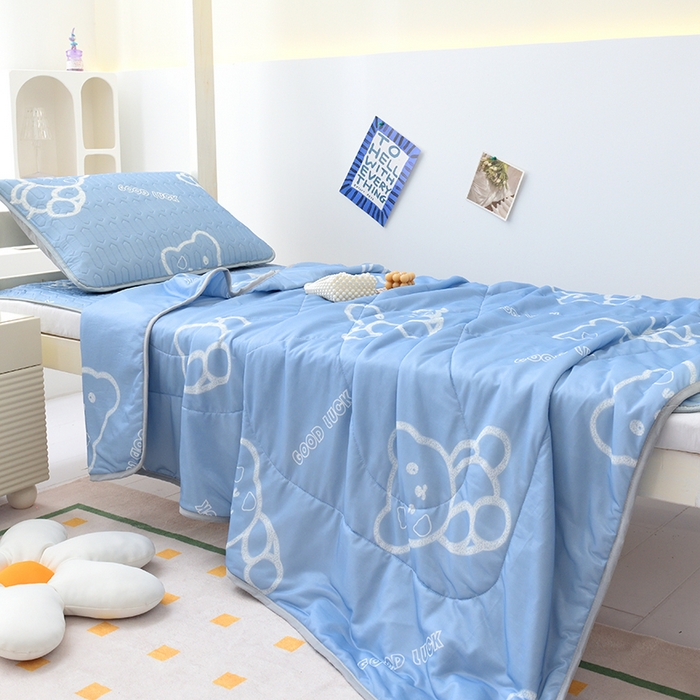 91家纺网 家纺一手货源 找家纺 多乐 2023新款学生床乳胶凉席三件套 幸运熊