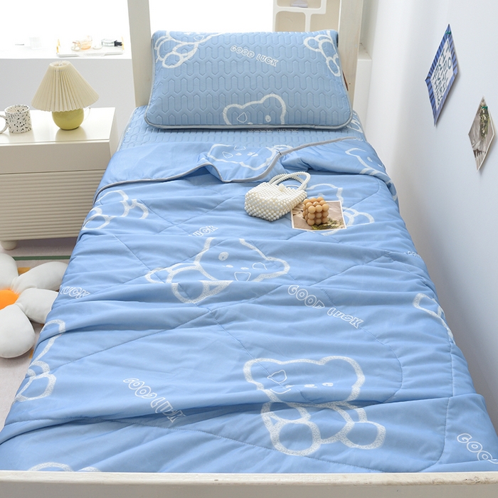 91家纺网 家纺一手货源 找家纺 多乐 2023新款学生床乳胶凉席三件套 幸运熊