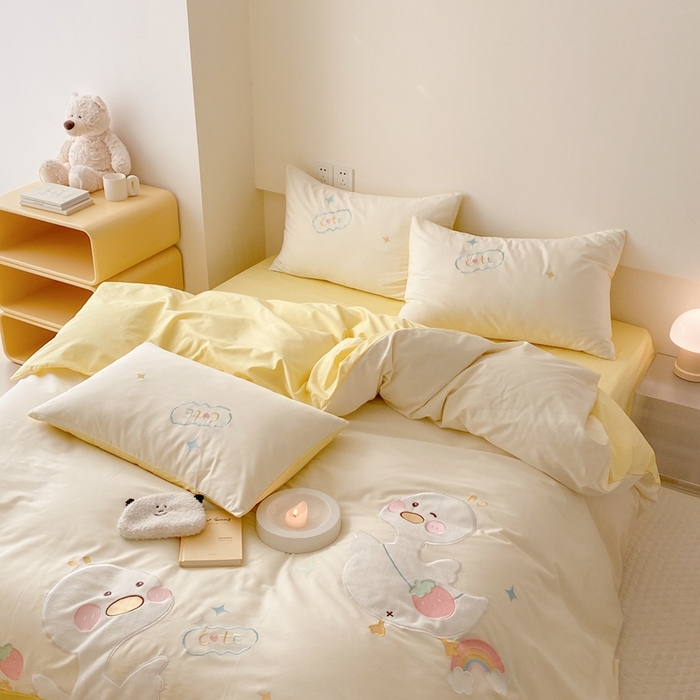 91家纺网 家纺一手货源 找家纺 蜜柚 2024新款全棉贴布绣四件套 彩虹鸭-奶黄