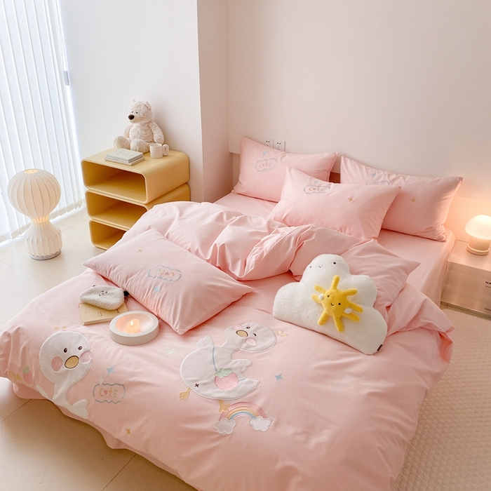 91家纺网 家纺一手货源 找家纺 蜜柚 2024新款全棉贴布绣四件套 彩虹鸭-公主粉